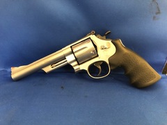 Smith & Wesson 629-4   6 inch 44Magnum 